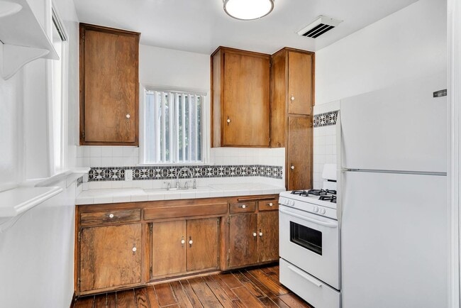 Burton Way Luxury Investments LLC - 332 La Peer, Beverly Hills, CA 90211 - photo 6