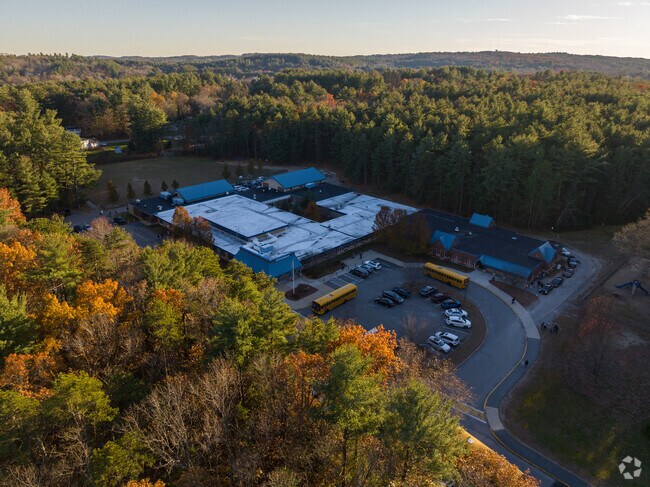 The Nabnasset Elementary School in Westford, MA serves students in grades K-5.