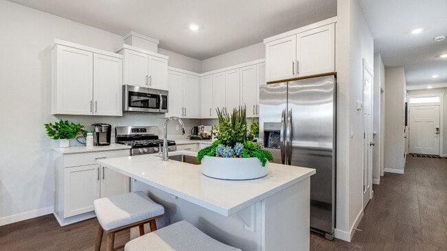 3034 SW Linneman Dr, Gresham, OR 97080 - photo 2