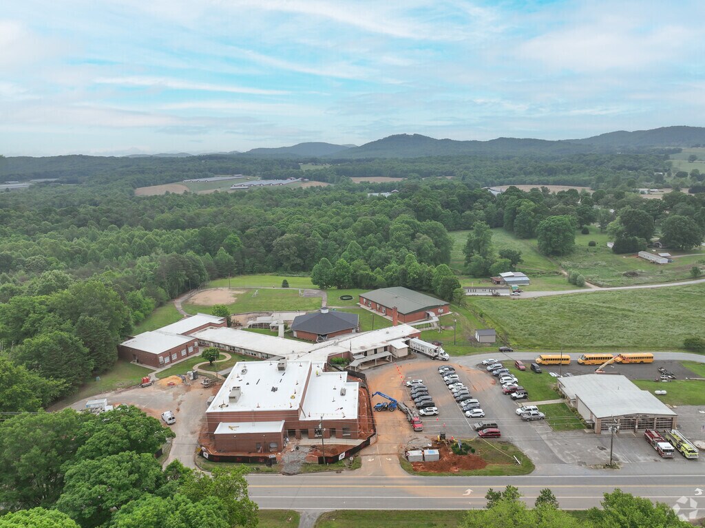 Sugar Loaf Elementary School sits at the foothills of the North Carolina mountains.