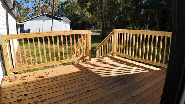 136 Moore St, Wellford, SC 29385 - photo 4