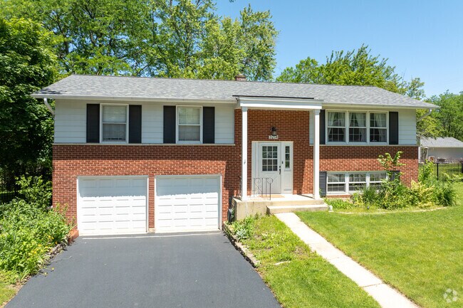 Raised ranch homes can be found throughout Summerhill Park.