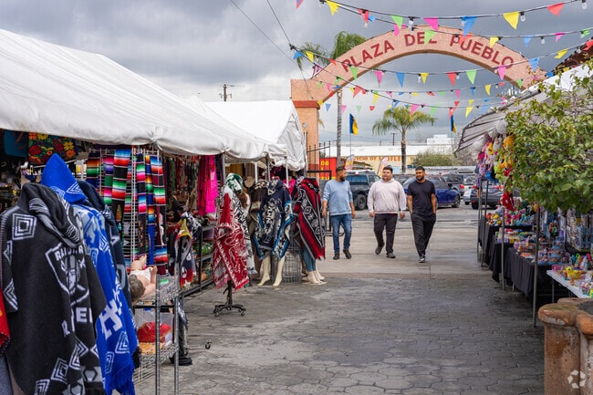 Three Potomac Park friends meet to eat lunch and shop at Plaza Del Pueblo.