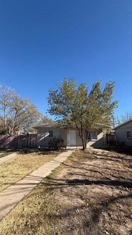 905 Norris Dr, Roswell, NM 88201 - photo 1