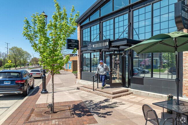 Sovereign Gastropub in Plainfield serves craft cocktails and 30 beers on tap.