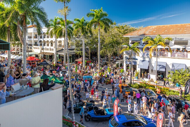 Cars on 5th features private events at restaurants and businesses in Downtown Naples.