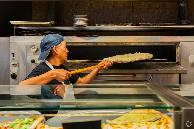 Locals visit Napoli for freshly baked pizza in Pomonok.