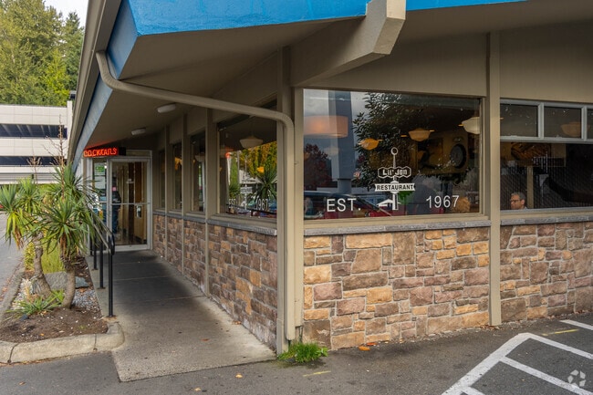 Established in 1967, Lill’ Jon offers casual dining in West Lake Sammamish.
