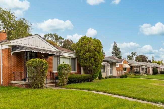 Many of the ranch homes in Weatherby feature compact front porches with trimmed hedges.