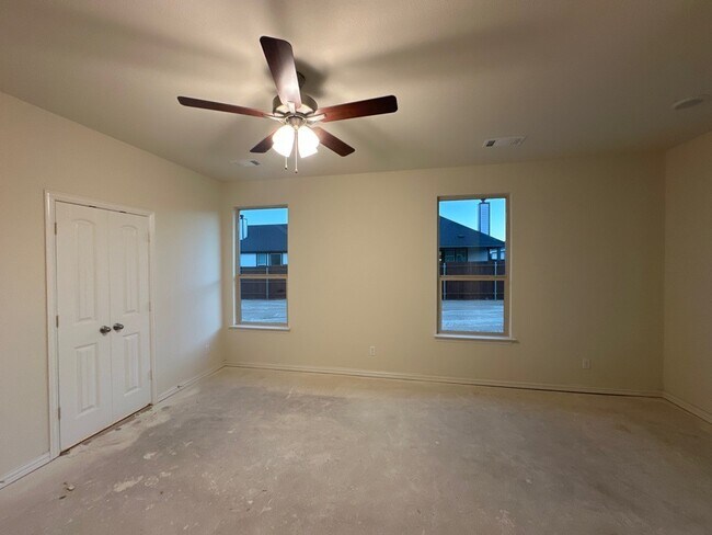 1240 Sabine River Ln, Springtown, TX 76082 - photo 6