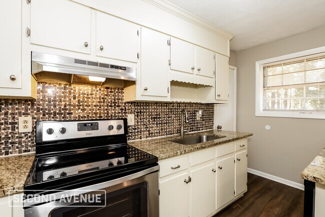 2053 Chestnut Log Dr, Lithia Springs, GA 30122 - photo 4