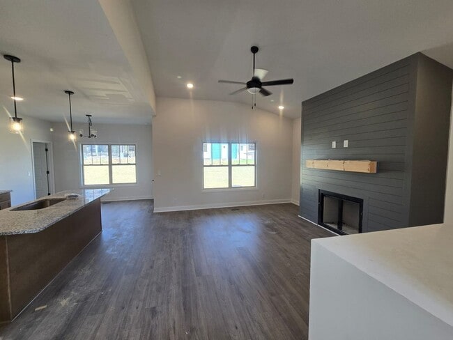 505 N Halifax Ct, Clarksville, TN 37040 - photo 4