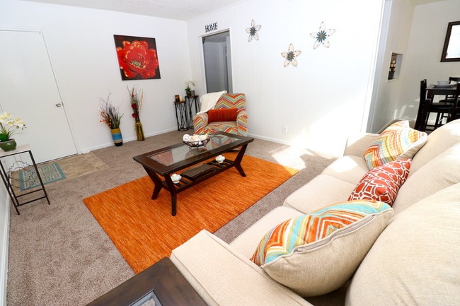 Riverbend Residences, Tuscaloosa, AL 35405 - photo 2