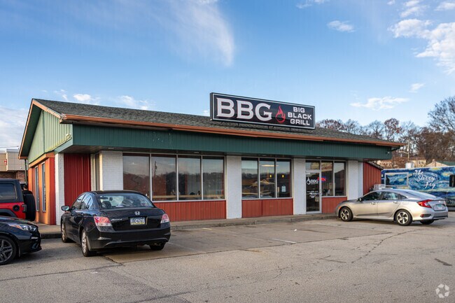 Big Black Grill serves up delicious BBQ favorites in New Stanton's business district.