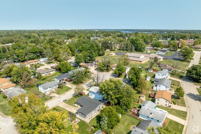 South Shores is located just south of Lake Decatur.