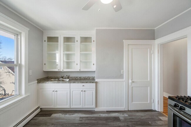 508 Lonsdale Ave unit 3R, Pawtucket, RI 02860 - photo 2