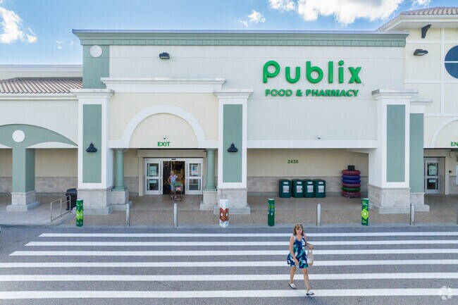 The local Publix grocery store has everything for your grocery needs.