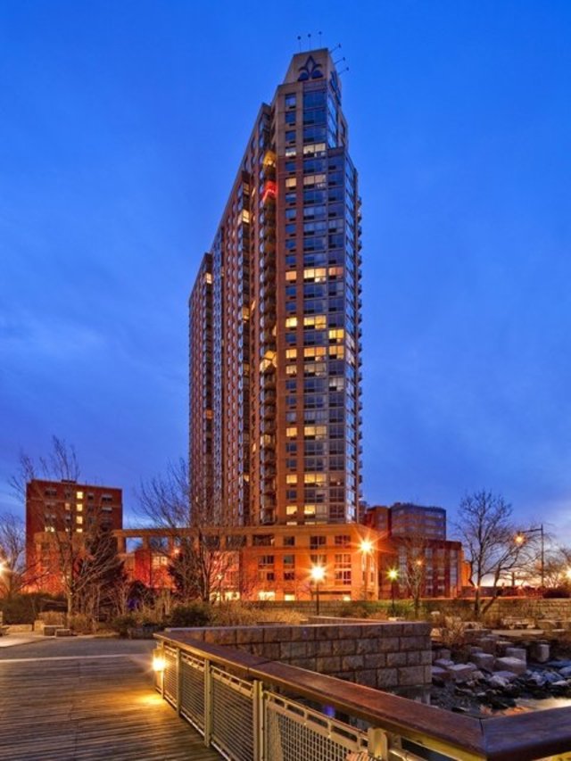 2-01 50th Ave, Long Island City, NY 11101