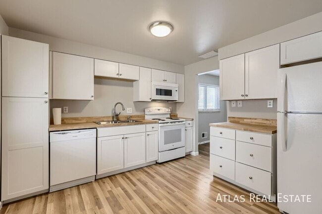 3237 Tucson St, Aurora, CO 80011 - photo 4