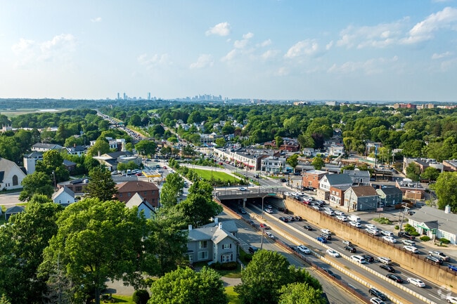 Just nine miles from downtown Boston, Milton Hill blends historic charm with easy city access in a sought-after neighborhood setting.
