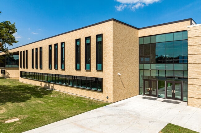 J.J. Pearce High School in Richardson offers a variety of academic programs.