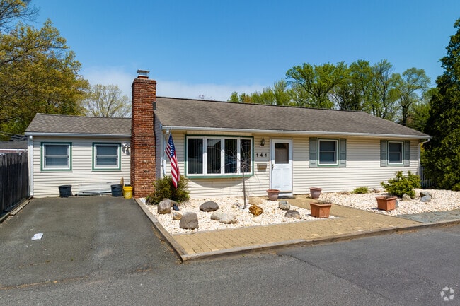 Laurence Harbor’s housing stock consists almost entirely of ranch-style homes.