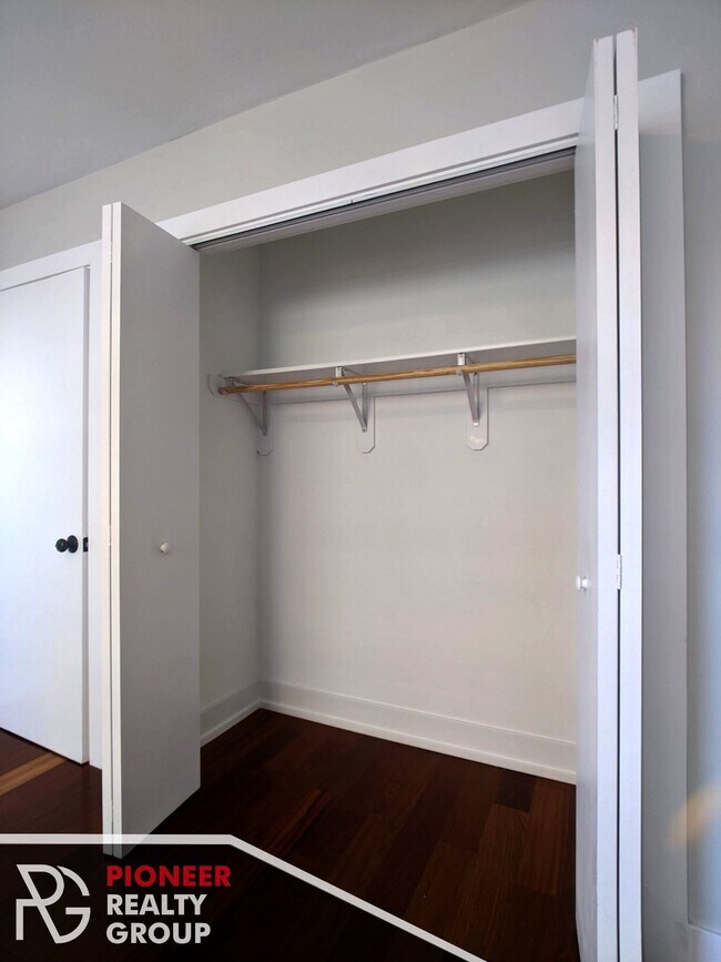 433 W Wellington Ave unit 445-11E, Chicago, IL 60657 - photo 7