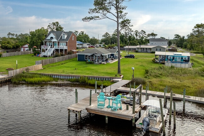 You can find large and small seaside homes in Broad Creek.