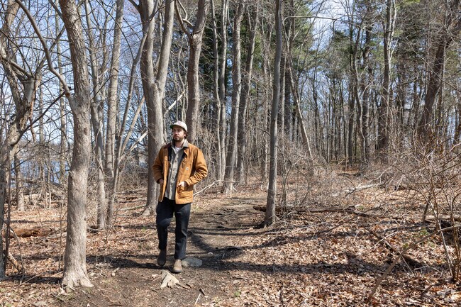 Take a scenic stroll around Williams Lake in French Hill.