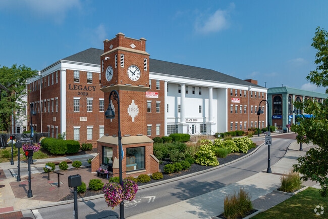 Residents of River Estates benefit from easy access to a range of shops and restaurants located in the vibrant downtown area of Cuyahoga Falls.