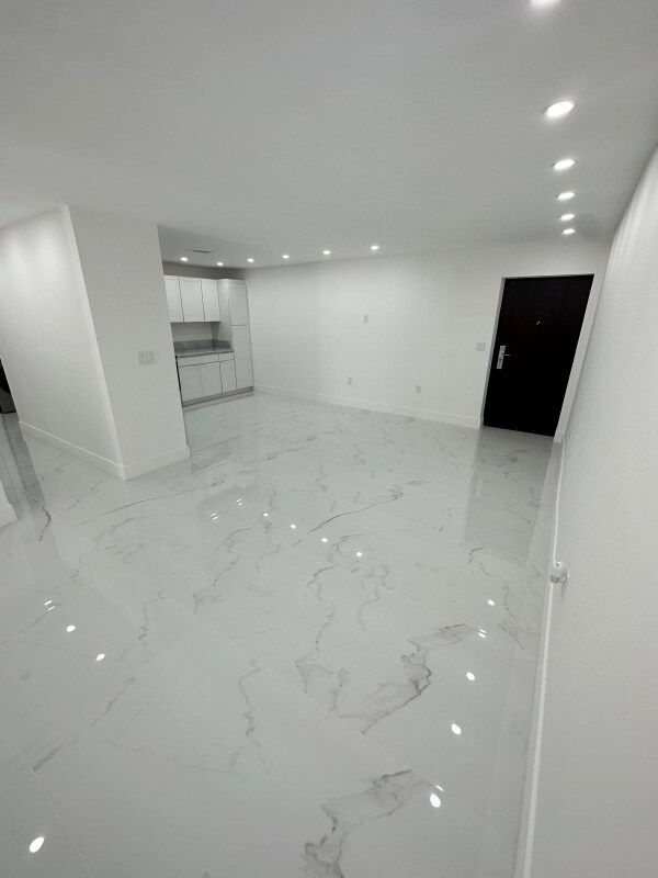 2175 NE 170th St unit 1ST FLOOR, North Miami Beach, FL 33162 - photo 2