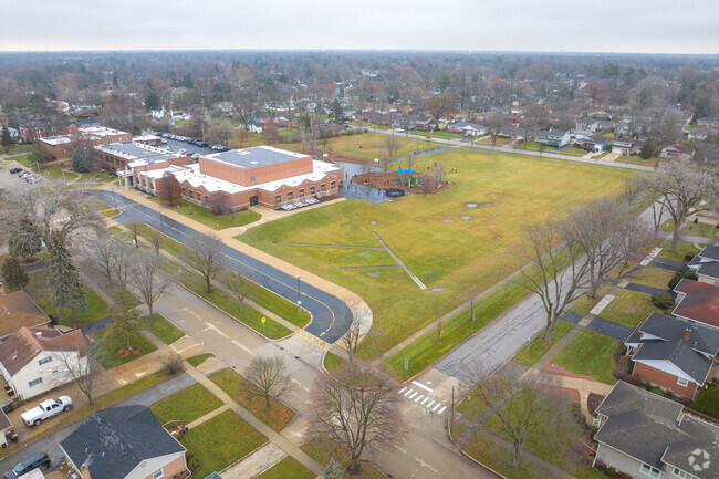 WM Hammerschmidt Elementary School offers plenty of AP and Honors courses.
