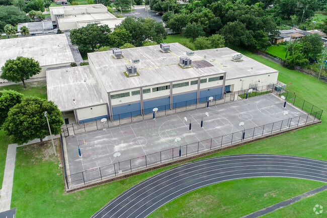 Lockhart Middle School has a blacktop on the back of the school.