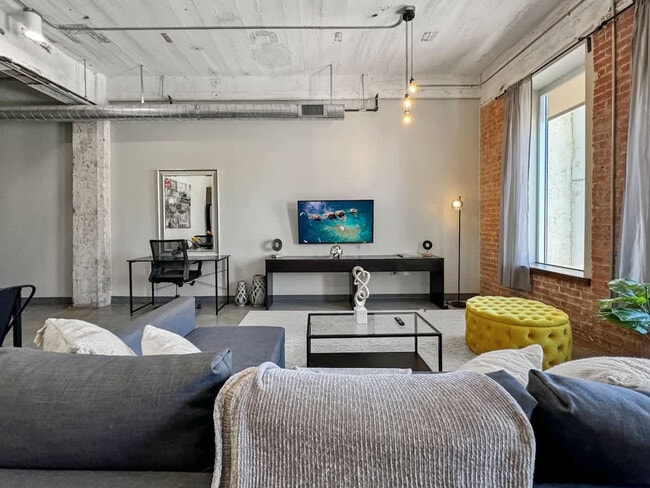 500 S Ervay St unit ID1055724P, Dallas, TX 75201 - photo 2