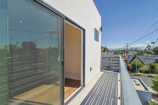 2806 S Palm Grove Ave unit 2, Los Angeles, CA 90016 - photo 7