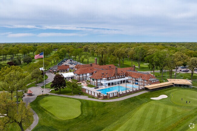 Martin Park residents can meet new friends when they become members of the Detroit Golf Club.
