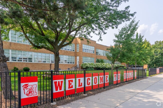 Hale Elementary School has 813 student and a student-teacher ratio of 15 to 1.
