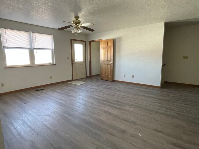 3015 Harmony Ln unit 104, Muscatine, IA 52761 - photo 5