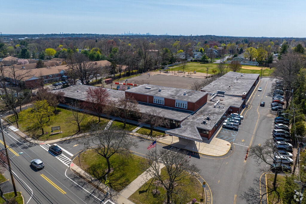 Stony Lane Elementary School is committed to academic excellence and continuing education.