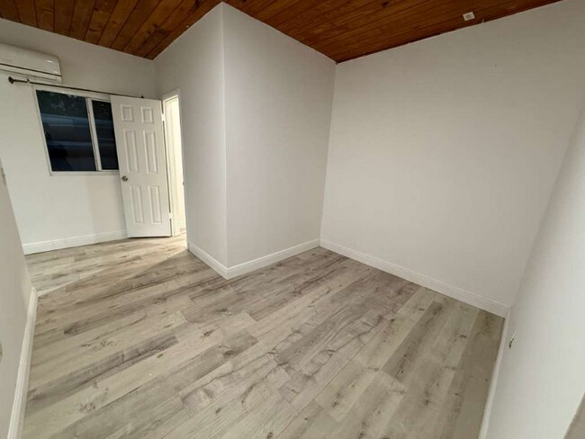 3033-3033 NW 15th St unit 3031 UNIT C 1ST FLOO, Miami, FL 33125 - photo 5