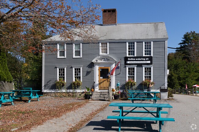 The Bagel Basket offers both indoor and outdoor seating in York Harbor.