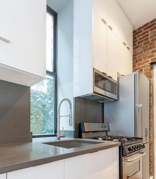 Snug Harbor unit 512, New York, NY 10003 - photo 5