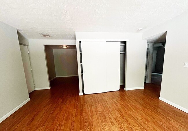 525 Lowell Ave unit 525-02, Cincinnati, OH 45220 - photo 2