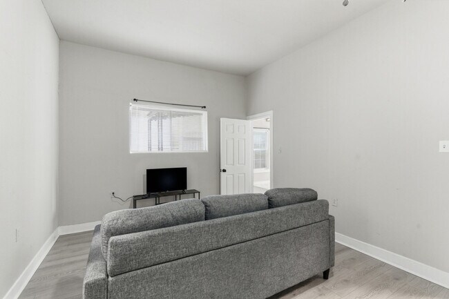 314 W Cevallos unit ID1363386P, San Antonio, TX 78204 - photo 3