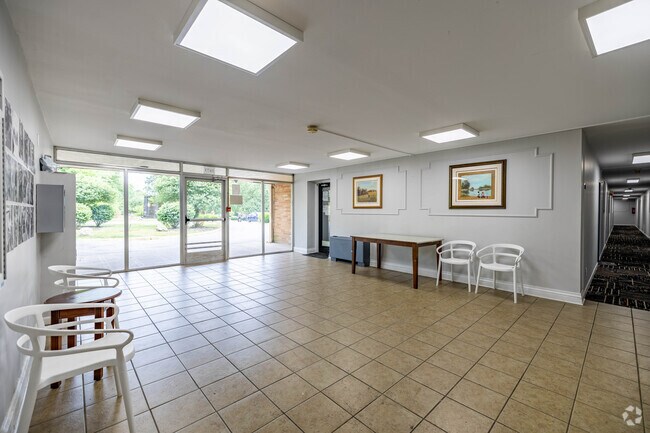 Cedar Tower, Cincinnati, OH 45224 - photo 7