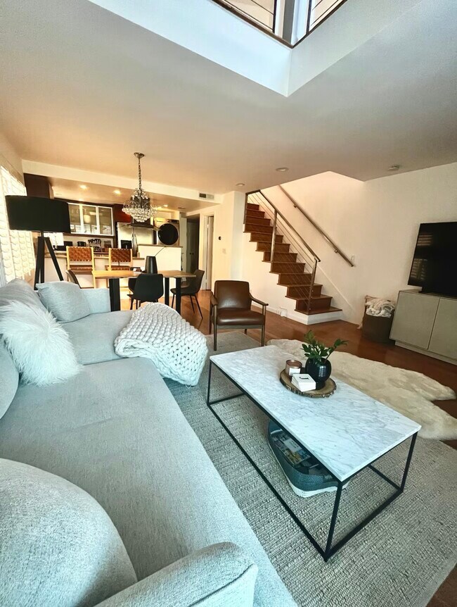 10926 Bluffside Dr Unit Zen Loft Pool Parking, Studio City, CA 91604