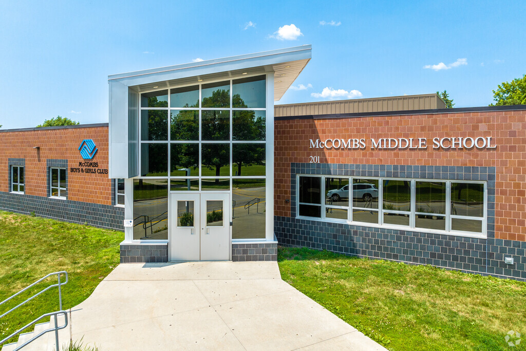 McCombs Middle School serves Fort Des Moines students in grades 6-8.