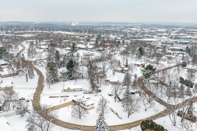 Brookfield Town’s snow-covered landscape highlights its tranquil suburban lifestyle.
