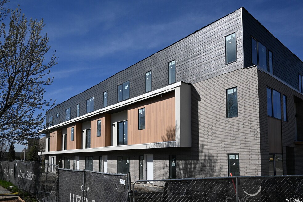 493 W 620 N unit 125, Centerville, UT 84014 - photo 1