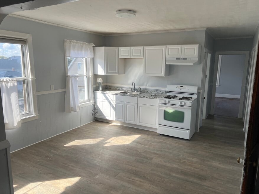 Kitchen/Dining Space